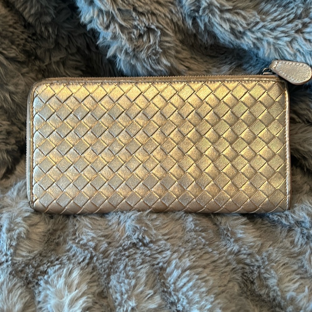 Metallic Rose Gold Bottega Veneta Intrecciato Wallet